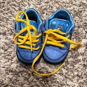 Nike Kids Sneakers in Blue with Yellow Accents